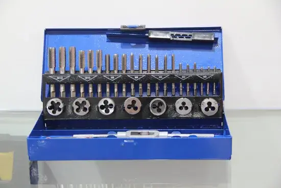 Bộ 32 chi tiết dụng cụ khoan và ren thủ công hình ảnh 1-description