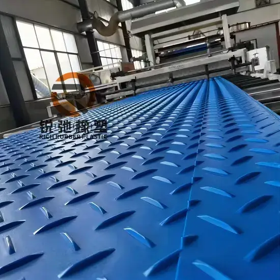 Thảm đường tạm thời UHMWPE dành cho máy xúc và sử dụng làm thảm sàn trên đất ngập nước hình ảnh 1-description
