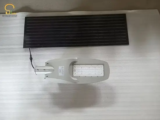 Đèn đường năng lượng mặt trời IP67: Giải pháp chiếu sáng hiệu quả và tiết kiệm hình ảnh 1-description