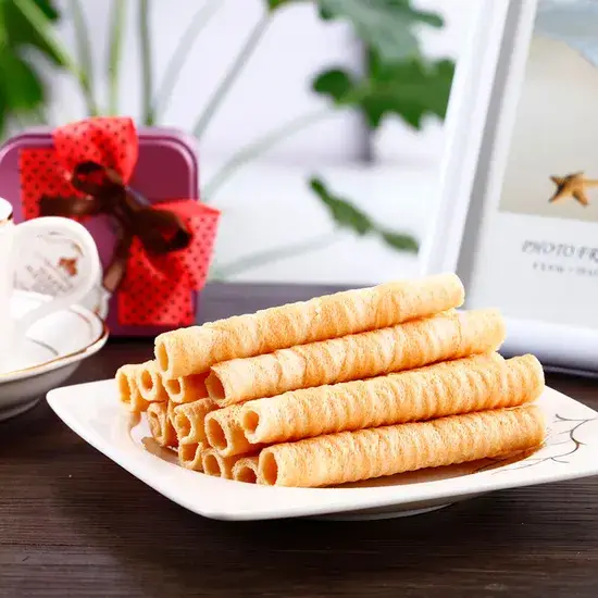 Bánh tráng cuộn và bánh quy cuộn truyền thống ngon miệng hình ảnh 1-description