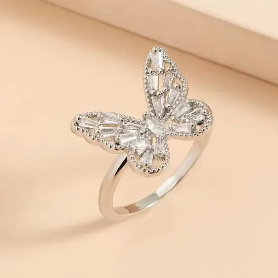 Nhẫn kim cương 9K và vàng trắng - Phụ kiện thời trang nữ đẳng cấp hình ảnh 1-description