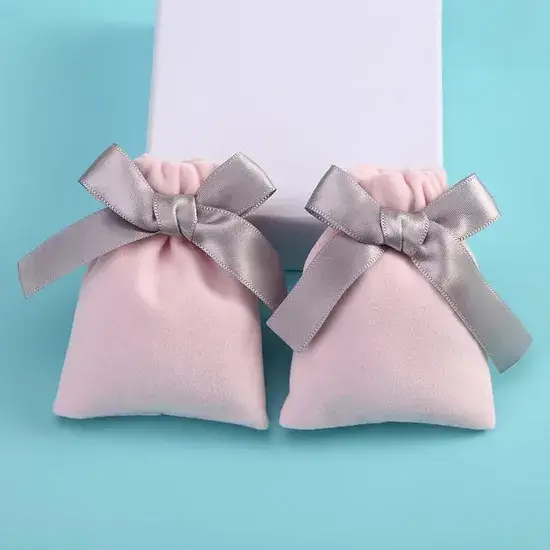 Túi quà tặng từ nhung in logo tùy chỉnh với ruy băng, phù hợp cho trang sức và lưu trữ hình ảnh 1-description